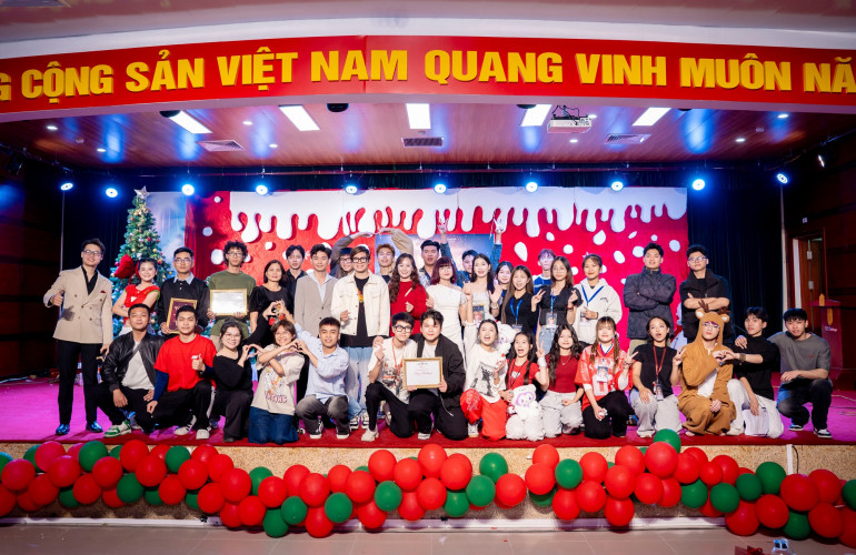 V-NISTA XMAS RUNWAY 2025: Thắp sáng mùa lễ hội tại Trường Cao đẳng Truyền hình