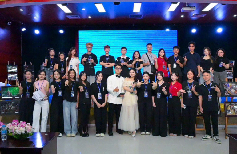 Đằng sau sự kiện V-CREATION 2026: Dấu ấn từ Ê-kip “ Thực chiến” trẻ