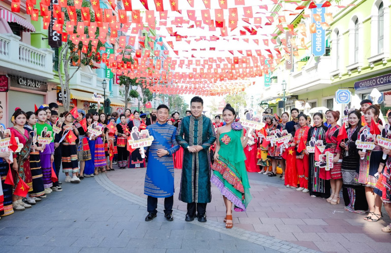 Sinh viên VTVCollege  rạng rỡ trong show diễn "Việt Phục hành" -  Hành trình tự hào đậm đà bản sắc dân tộc