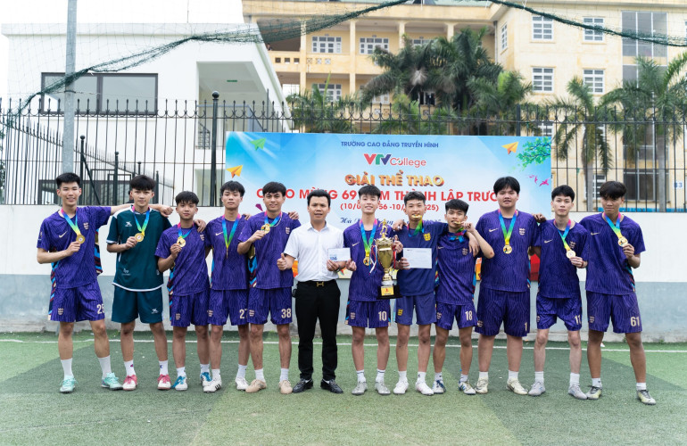 VTV College: Bùng nổ cảm xúc, 12T4 giành cup vô địch giải bóng đá mini nam 2025